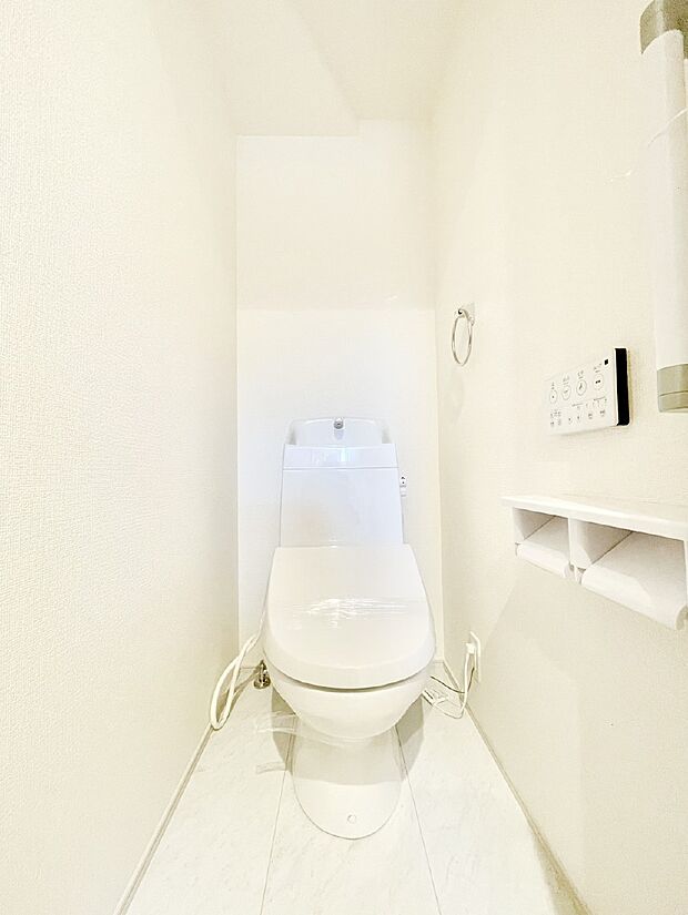 明るく清潔感のあるトイレです。