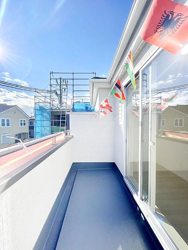 ゆったりバルコニーだから沢山お洗濯ものを干せます。