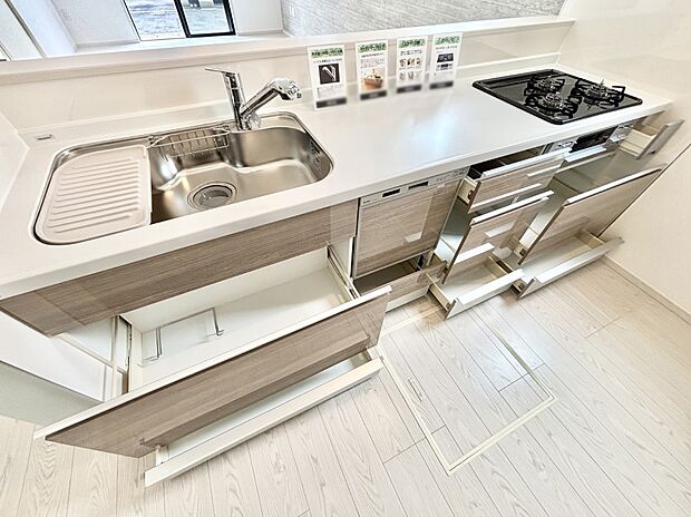 使いやすさを優先したスライド式収納タイプ!