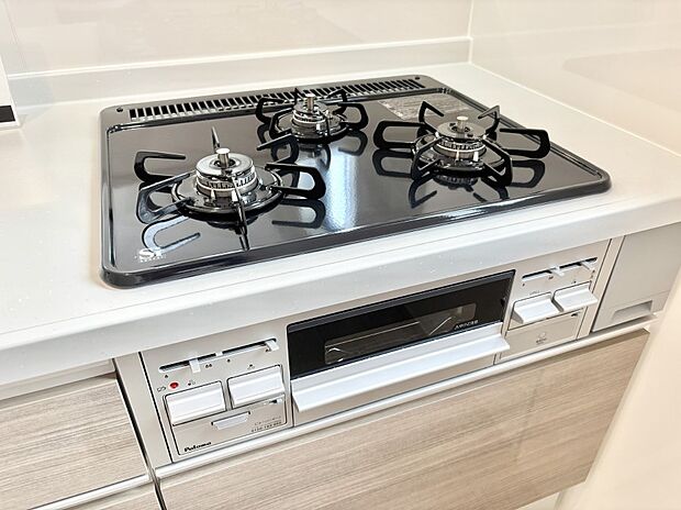 ガスコンロはSiセンサー搭載。火力調節や焦げ付き・消し忘れも防いでくれます。