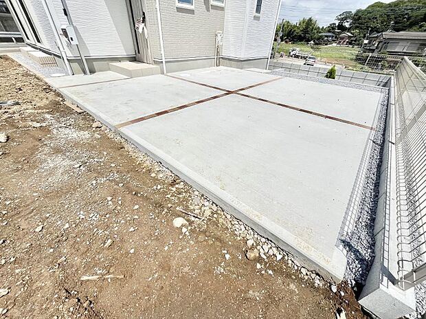 駐車2台可能！急なお客様の駐車に。また、ご家族の自転車スペースとしても大活躍。