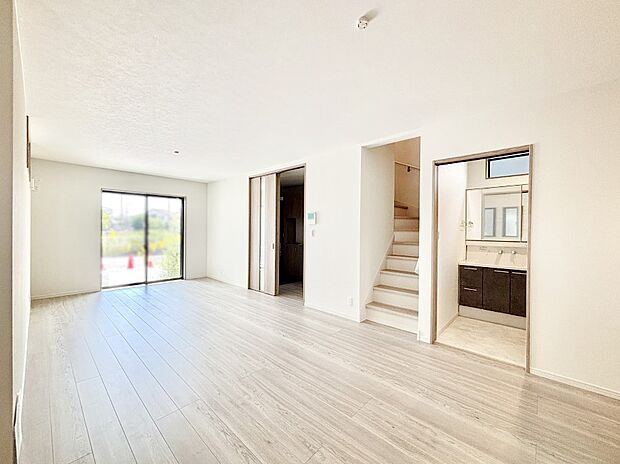 ご家族とのコミュニケーションが深まるリビングイン階段を採用。