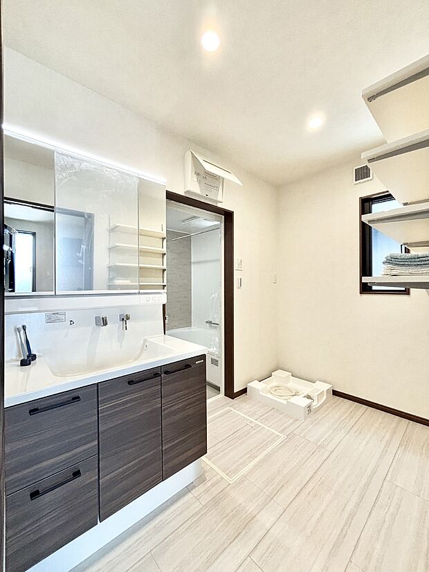 清潔感のある快適空間です。毎日の身支度も気持ち良くお使い頂けます。 