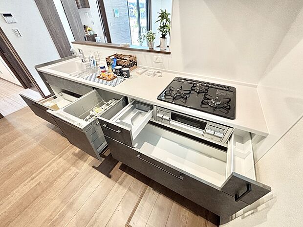 使いやすさを優先したスライド式収納タイプ！