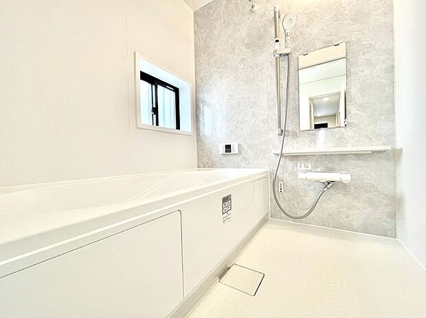 落ち着いた雰囲気でゆっくりお寛ぎいただけるバスルーム