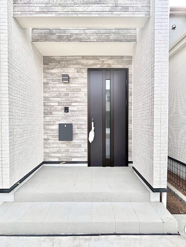 大切な家族、来客を出迎える玄関。