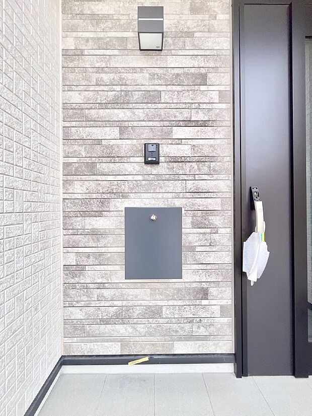 シンプルデザインのポスト。