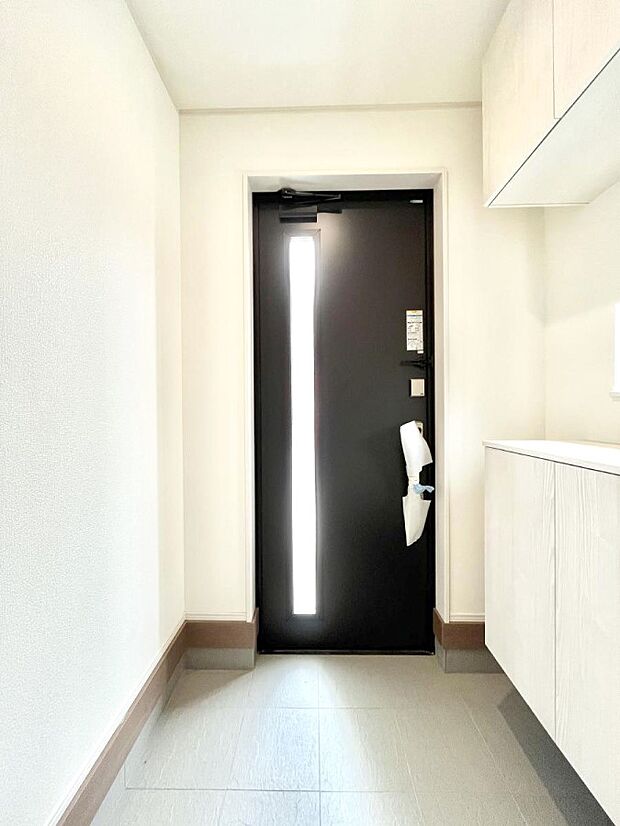 明るい玄関はお客様をお出迎えするのにぴったりです!