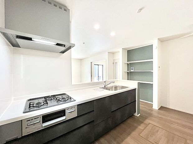 料理をしながらでもご家族との会話を楽しめる対面キッチン