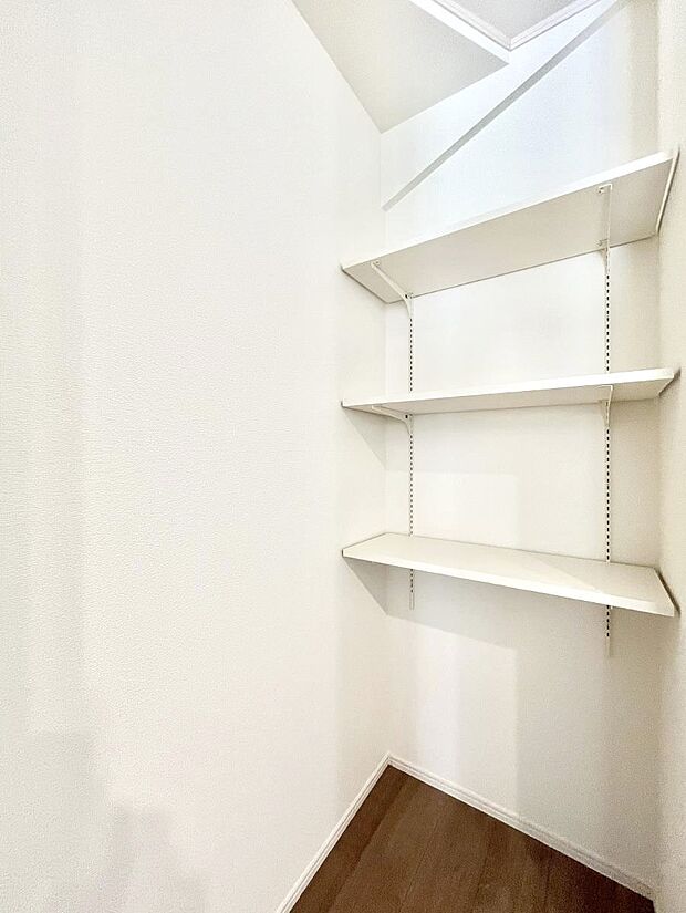 キッチン横収納！食材のストックはもちろん、日用品の収納など使い方はいろいろ！  