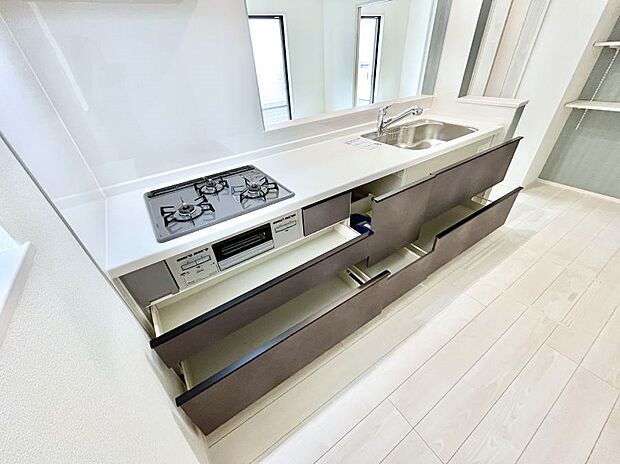 使いやすさを優先したスライド式収納タイプ!