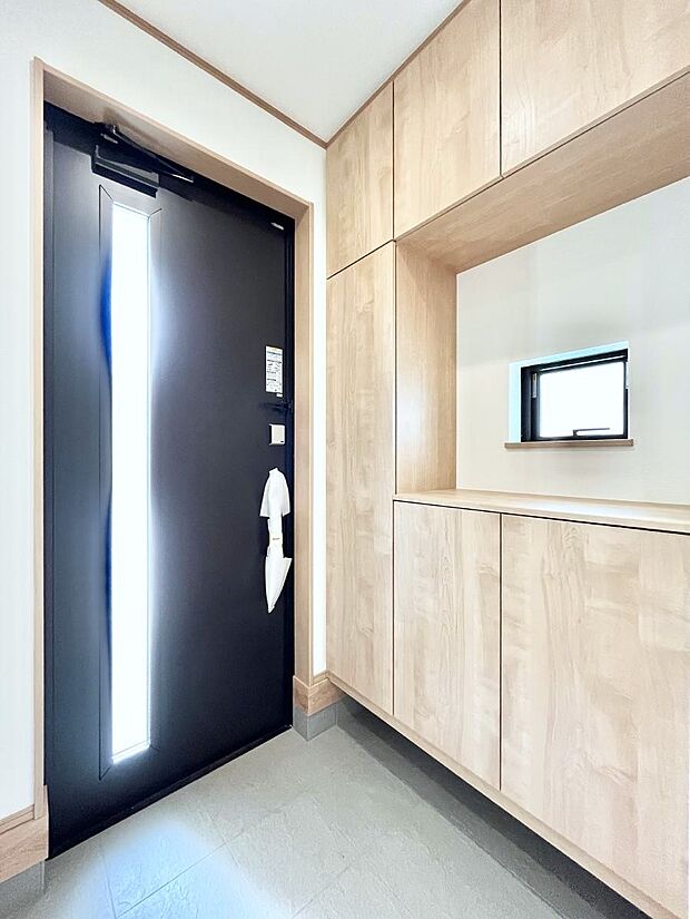 飾り棚を利用して、お越しいただくお客様をおもてなしできます。