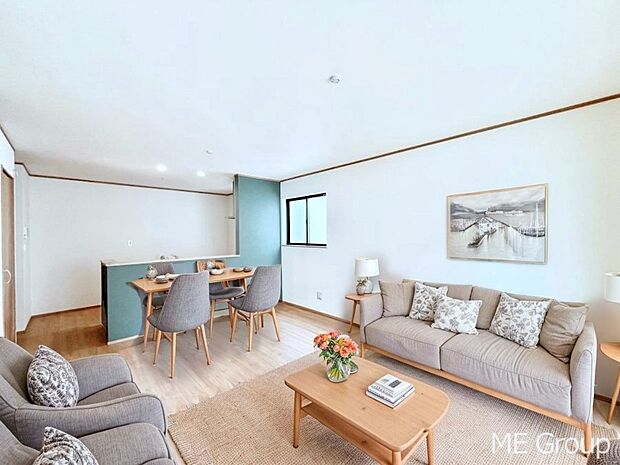 家族の和やかな会話が聞こえてきそう。開放感のあるリビングです。 ※家具はCGです