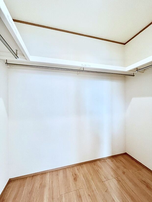 ウォークインクローゼット付きで生活空間を広く利用できます。