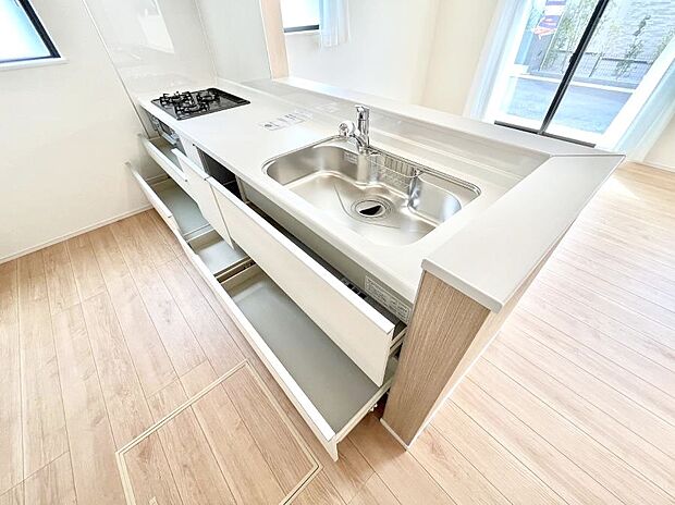 使いやすさを優先したスライド式収納タイプ！