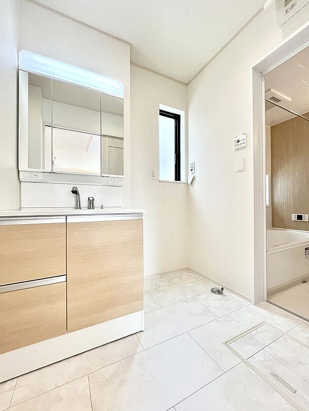 清潔感のある快適空間です。毎日の身支度も気持ち良くお使い頂けます。 