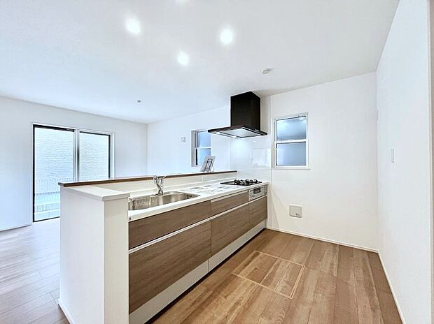 料理をしながらご家族との会話を楽しめる対面カウンターキッチン