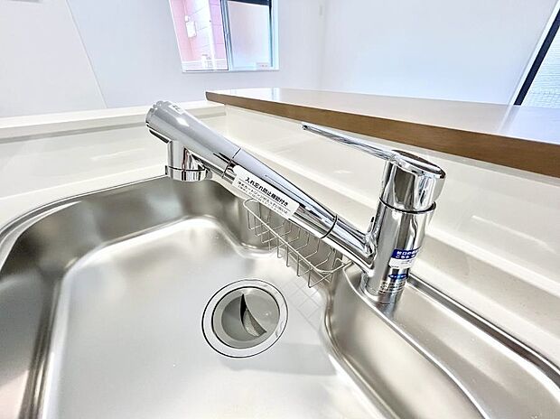 いつでも清潔なおいしいお水を。一つの水栓で水道水と浄水を使い分け。