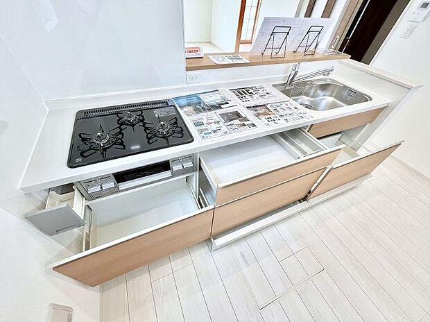 使いやすさを優先したスライド式収納タイプ!