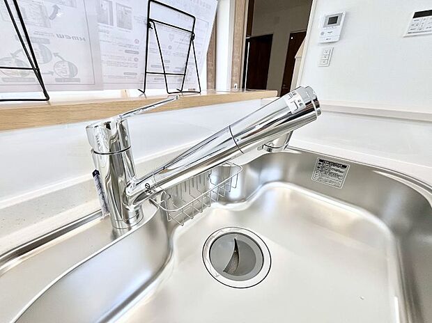 いつでも清潔なおいしいお水を。一つの水栓で水道水と浄水を使い分け。