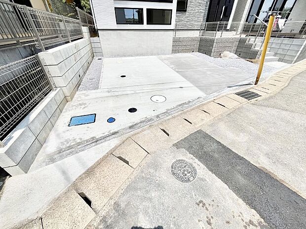 駐車2台可能!急なお客様の駐車に。また、ご家族の自転車スペースとしても大活躍。