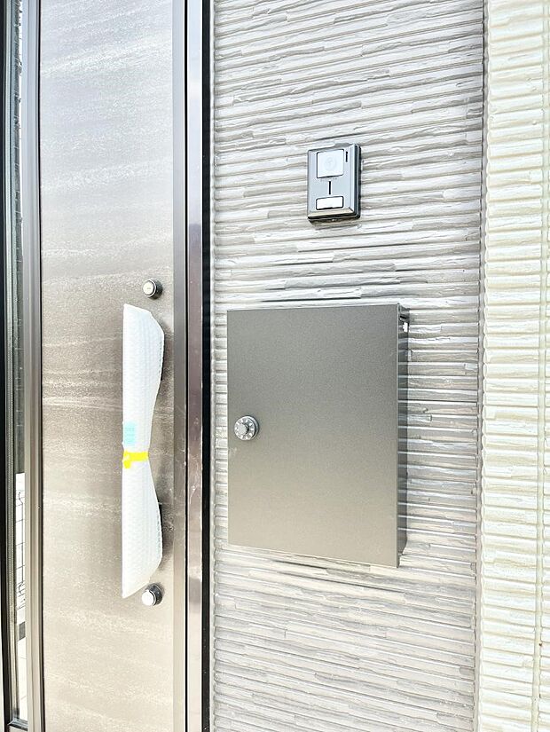 シンプルデザインのポスト。