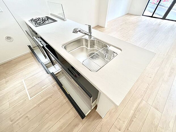 使いやすさを優先したスライド式収納タイプ！