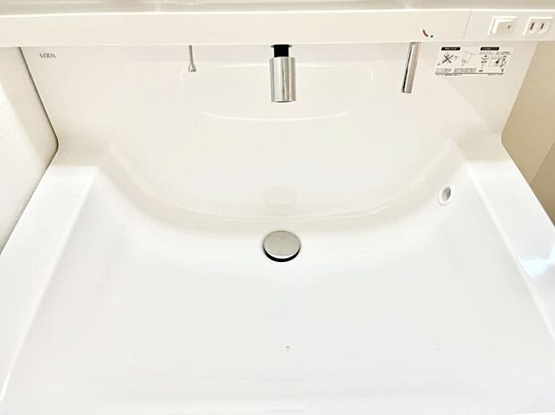 ハンドシャワー付き！使いやすい洗面台。