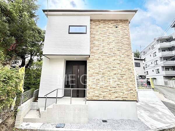 上質感あふれる外観デザイン。魅力の住まいを実現。
