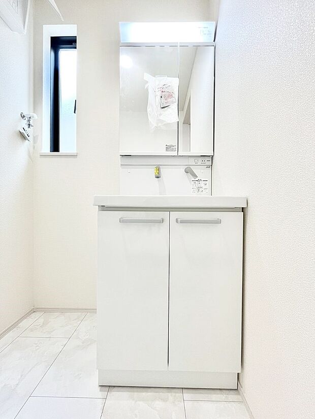 ゆとりの洗面スペースで朝の身支度もスムーズに