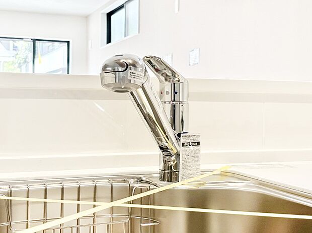 いつでも清潔なおいしいお水を。一つの水栓で水道水と浄水を使い分け。