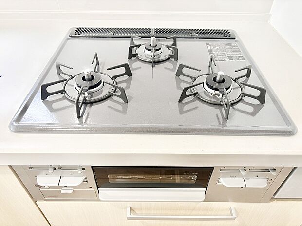 ガスコンロはSiセンサー搭載。火力調節や焦げ付き・消し忘れも防いでくれます。