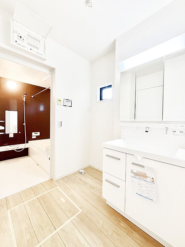 清潔感のある快適空間です。毎日の身支度も気持ち良くお使い頂けます。