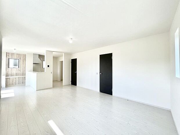 落ち着いた雰囲気のLDKは家族みんなの快適空間