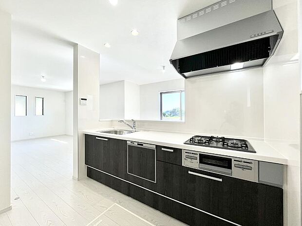 料理をしながらでもご家族との会話を楽しめる対面キッチン