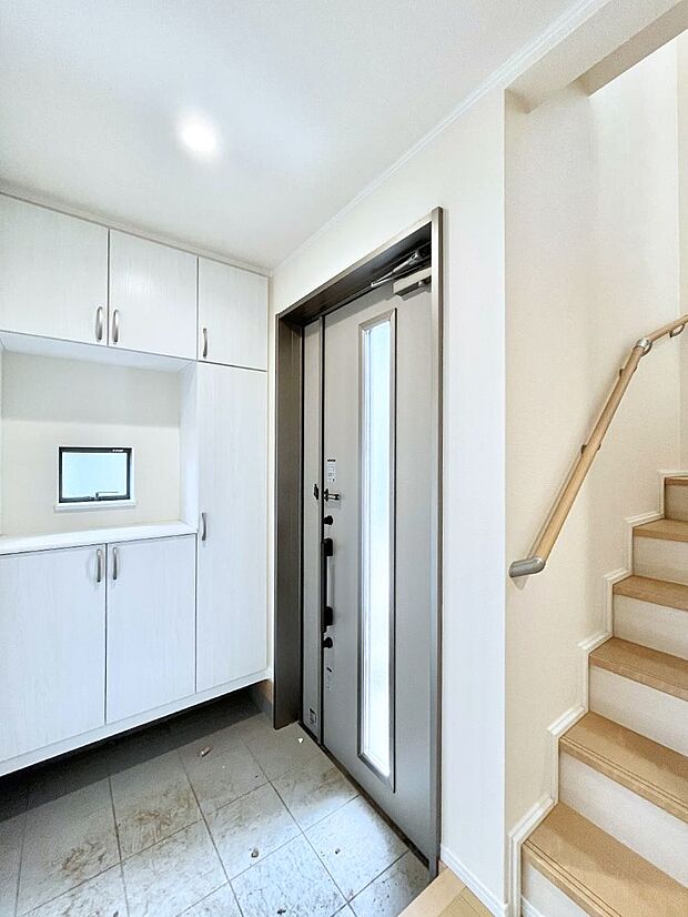 明るい玄関はお客様をお出迎えするのにぴったりです!