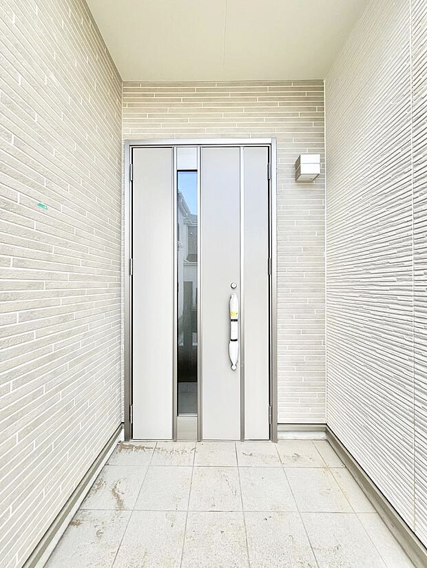 大切な家族、来客を出迎える玄関。