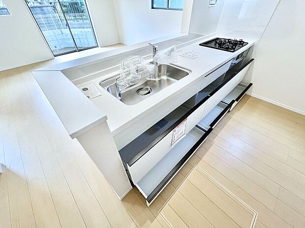 使いやすさを優先したスライド式収納タイプ!