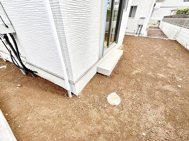 季節のお花を植えて彩りをプラス!