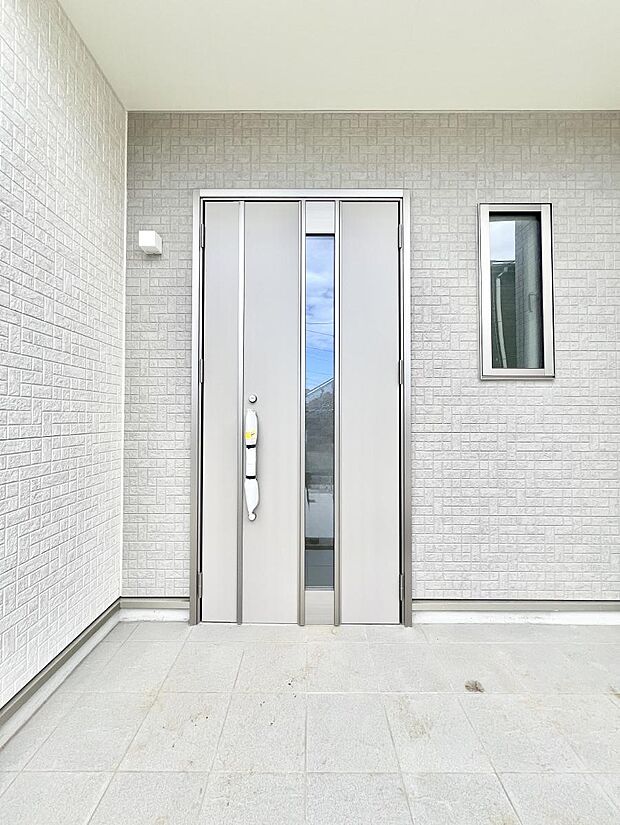 大切な家族、来客を出迎える玄関。