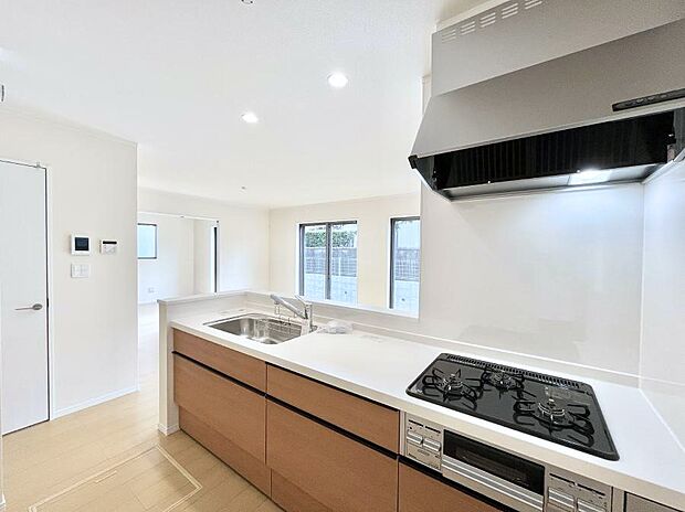 料理をしながらでもご家族との会話を楽しめる対面キッチン