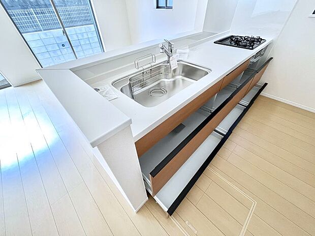 使いやすさを優先したスライド式収納タイプ！