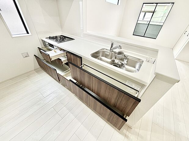 使いやすさを優先したスライド式収納タイプ!