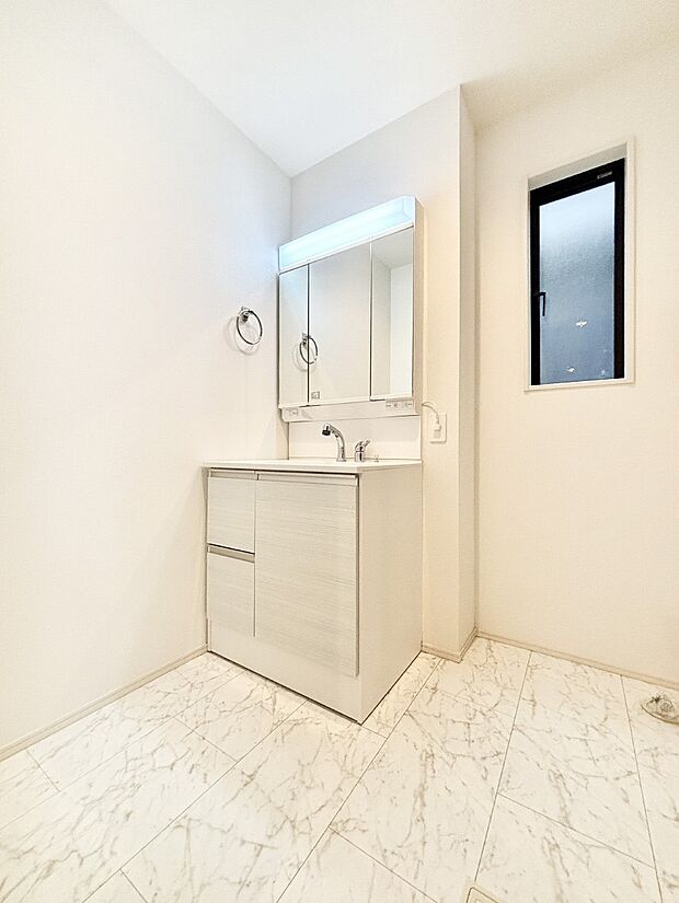 身支度もスムーズにおこなえる脱衣場。