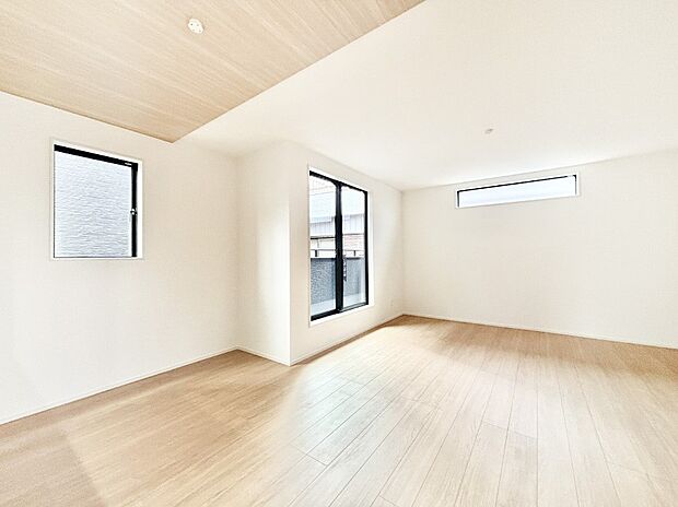 家族団らんの時間も増えそうなくつろぎのリビングダイニング。   