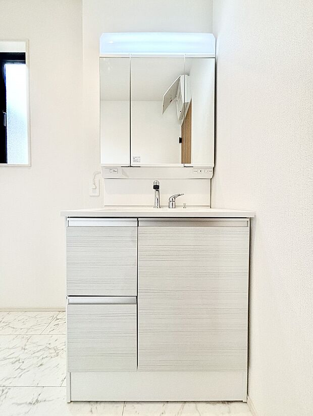 収納力と機能性に優れた洗面化粧台