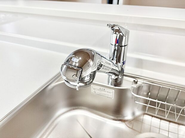 いつでも清潔なおいしいお水を。一つの水栓で水道水と浄水を使い分け。