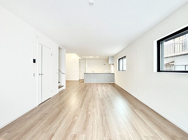 ご家族とのコミュニケーションが深まるリビングイン階段を採用。