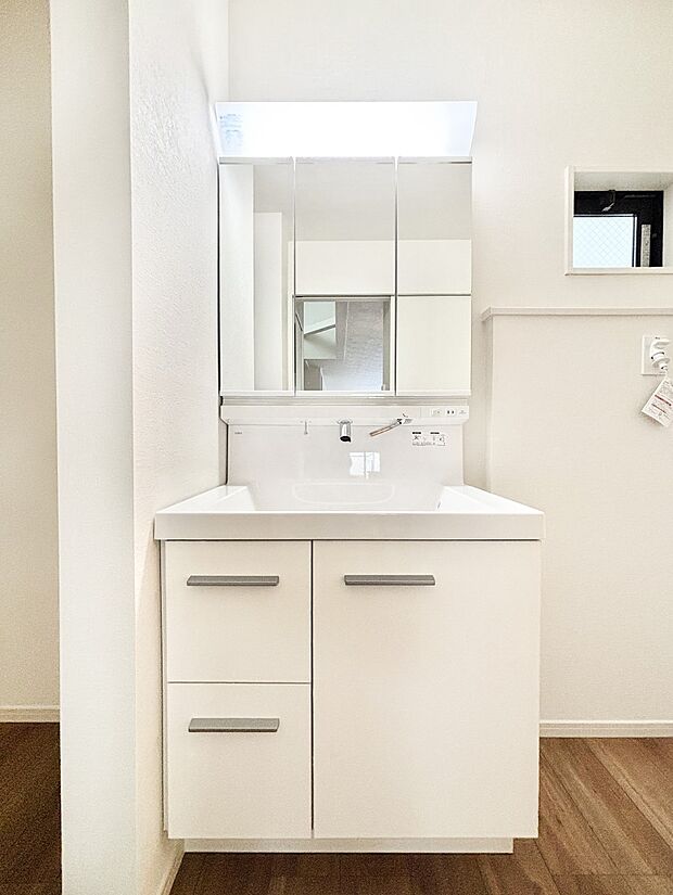 収納力と機能性に優れた洗面化粧台