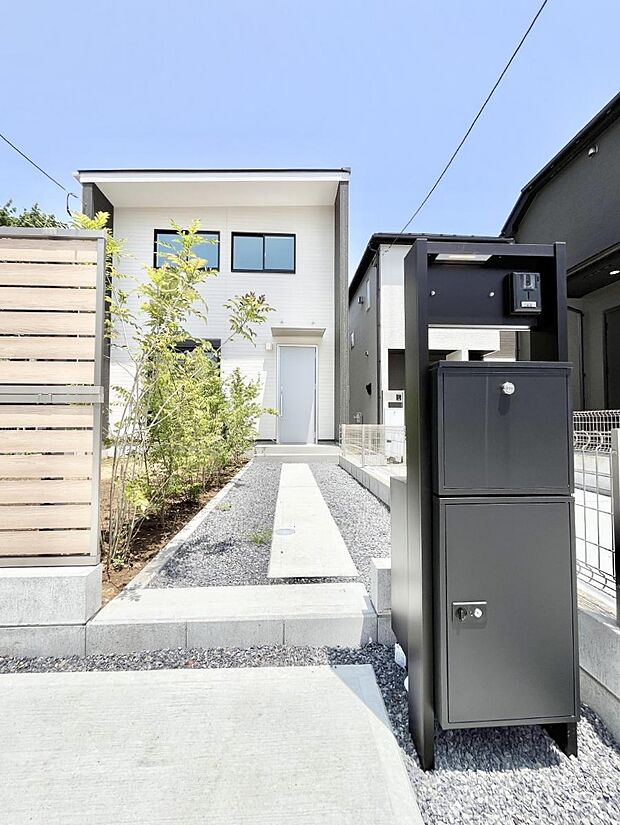 大切な家族、来客を出迎える玄関。